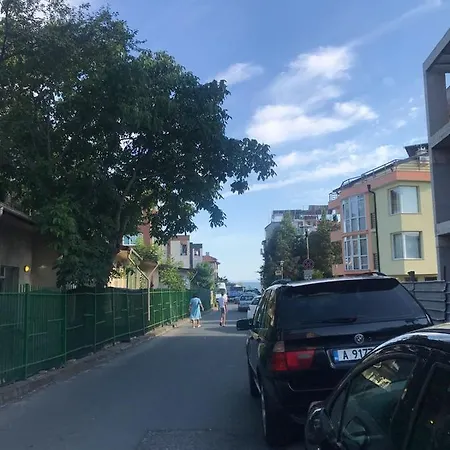 Прекрасные Солнечные Апартаменты Apartment *